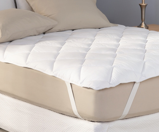 hold mattress pad in placwe